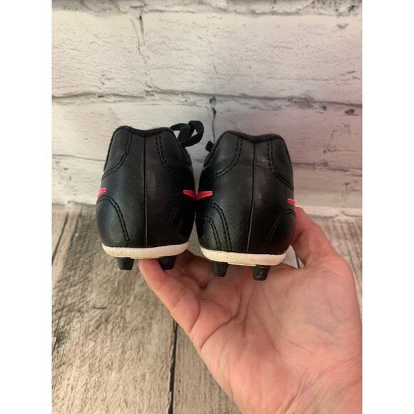 NIKE Girl's Black/Pink Soccer Cleats / Size: 10C - Picture 8 of 9